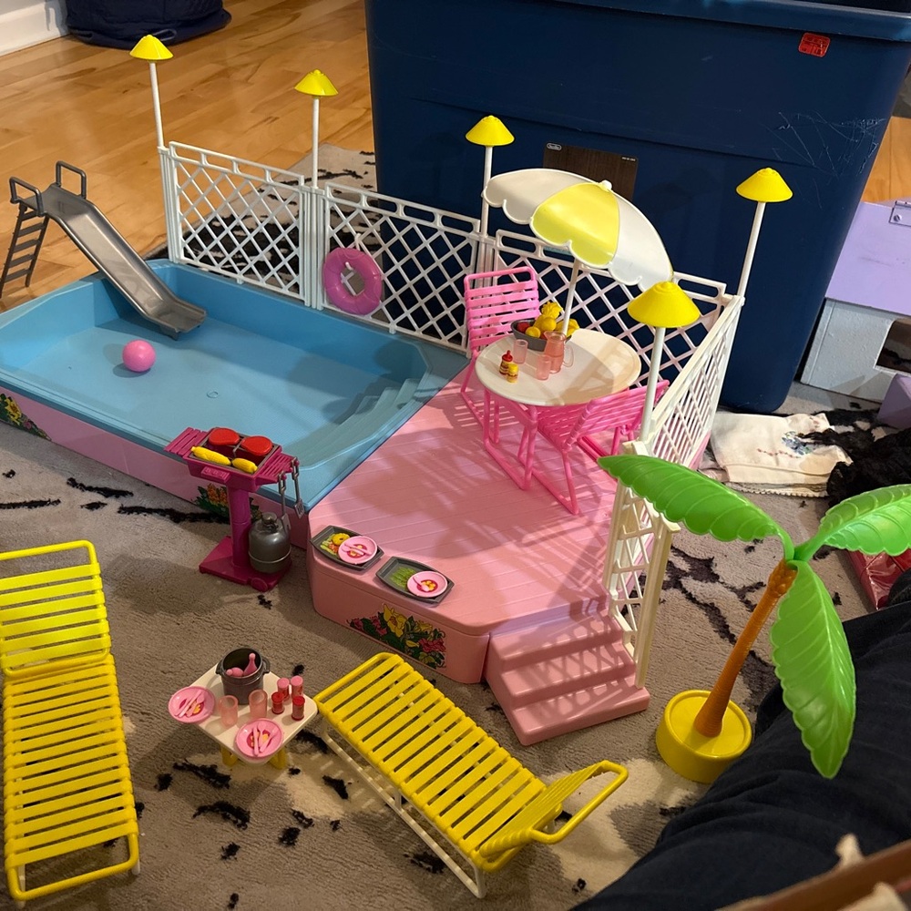1986 Barbie Tropical Pool and Patio nearly complete Ships w/ Original Box